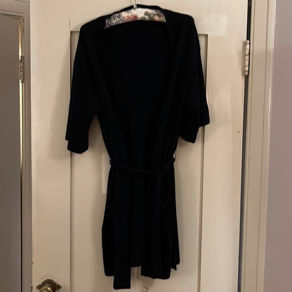 VINCE- Cozy cashmere belted robe w/ 2 pockets. The color is Navy blue - Picture 3 of 4